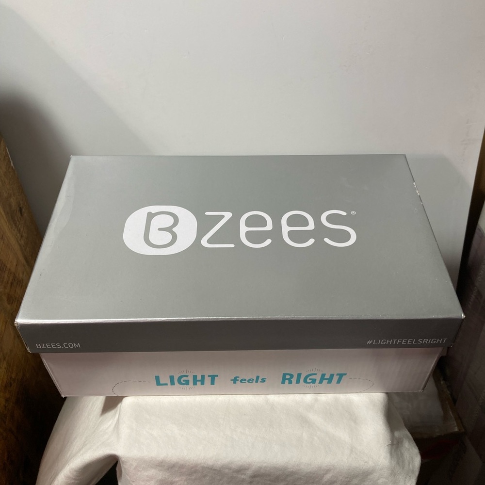 Bzees Cloud Technology Light Feels Right Slingbac… - image 2
